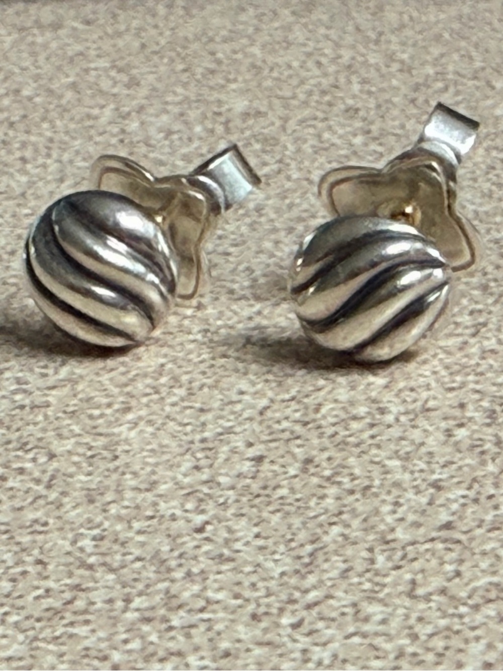David Yurman Sculpted Cable Stud Earrings - Picture 4 of 6
